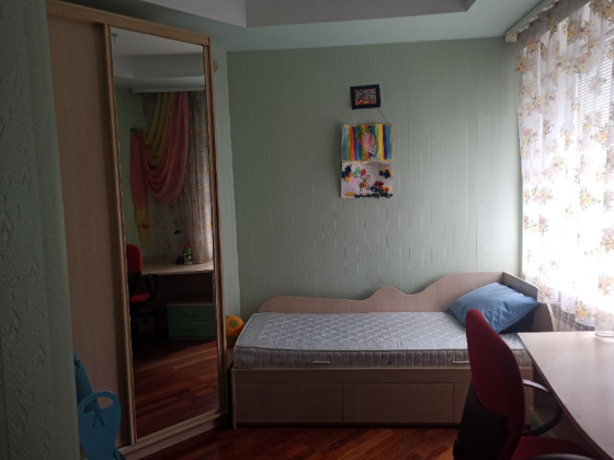 4-ком. кв., Ватутина, евро, сауна,151.3 м², 7/8 Донецк
