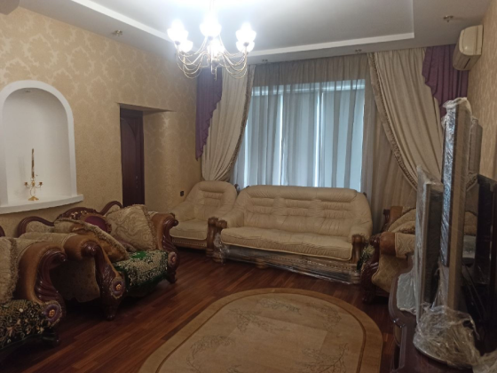 4-ком. кв., Ватутина, евро, сауна,151.3 м², 7/8 Донецк