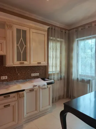 Продам 132 кв м новострой " Обкомовский", евро, мебель. машиноместо. Донецк