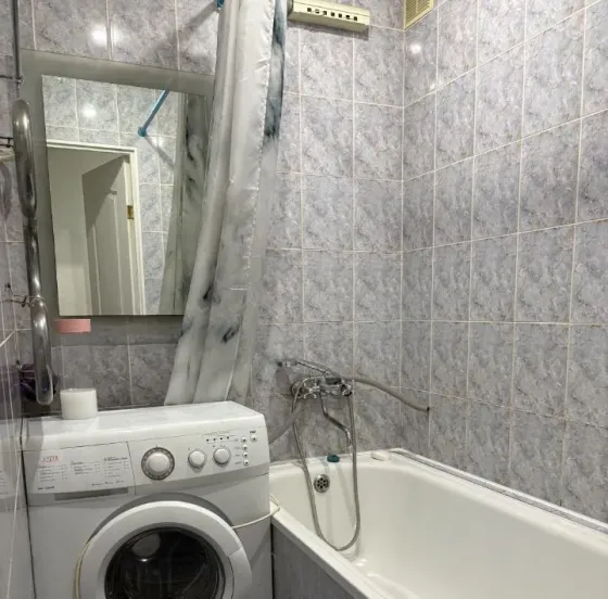 Сдаю однокомнатную квартиру 35 м² этаж 4/9. город Донецк, Будённовский район, ул. Независимости. Донецк