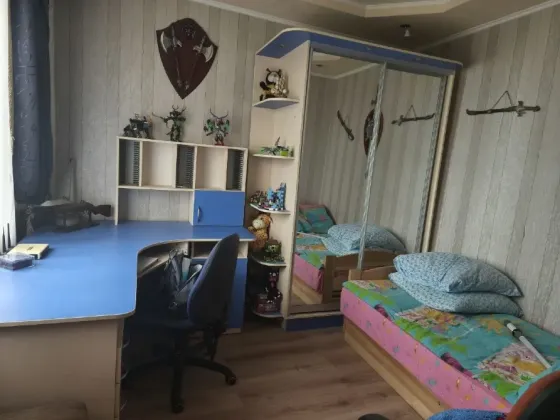 Продам 3-х комнатную квартиру на Зелёном Макеевка