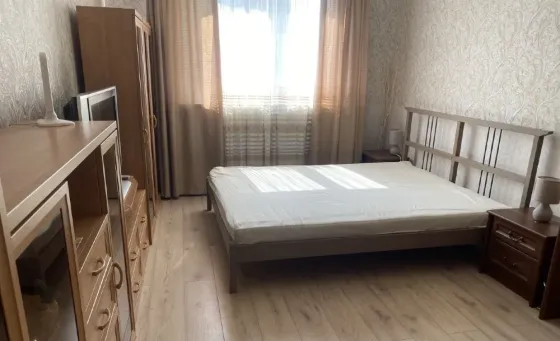 Сдам однокомнатную квартиру с хорошим ремонтом на мкр.Голубой Донецк