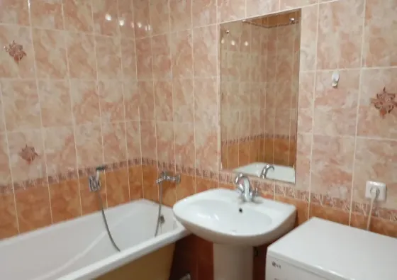 Сдаю однокомнатную квартиру 43.0 м² этаж 3/5 Ворошиловский район, Крупская библиотека, Администрация Донецк