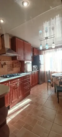 Сдам 2-х комнатную в Пролетарском р-не на Прожекторной. Всё необходимое есть. Бак 400 л. Донецк