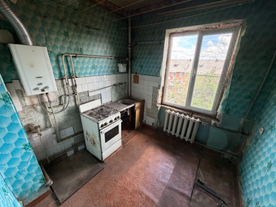 Продам 3 к.кв.+гараж, 3/3 эт., 67 м.кв. - Макеевка, пос. Путь Ильича, ул. Физкультурная Макеевка