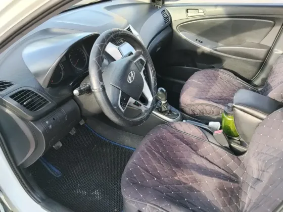 Прожаи автомобиль Hyundai Solaris Донецк