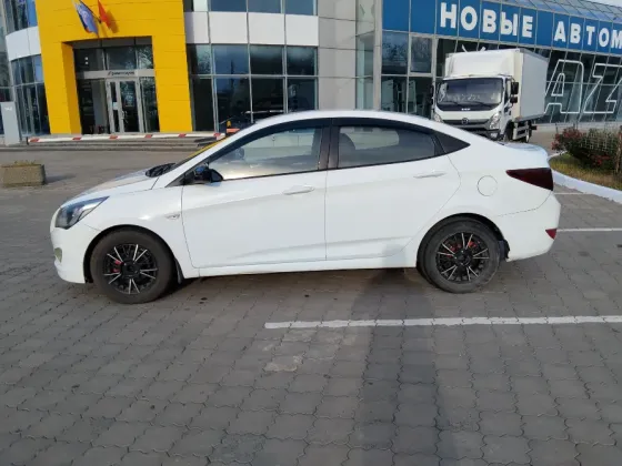 Прожаи автомобиль Hyundai Solaris Донецк