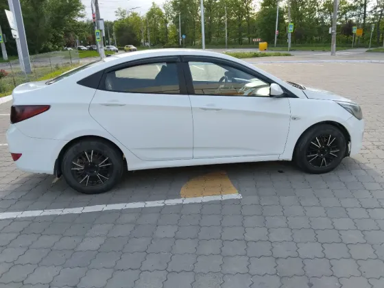 Прожаи автомобиль Hyundai Solaris Донецк