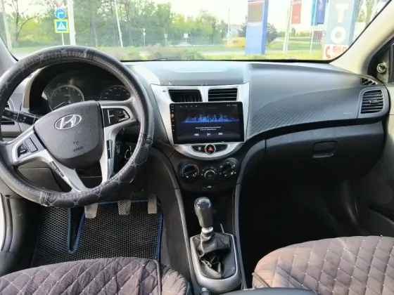 Прожаи автомобиль Hyundai Solaris Донецк