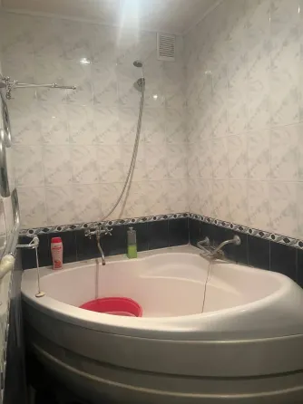 Продам 4-кв.,Крытый рынок,пр.Театральный Донецк