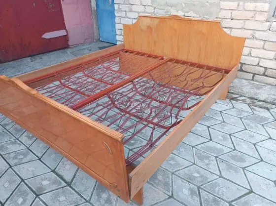 Продаётся двуспальная кровать б /у Макеевка