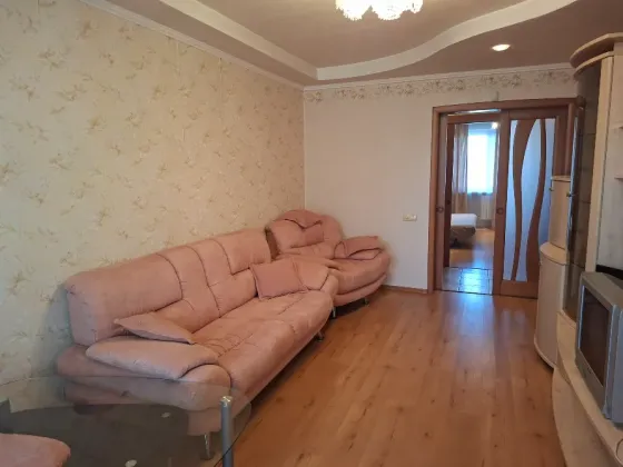 Сдам 4-комнатную квартиру 84,1 м2, больница Калинина. Донецк