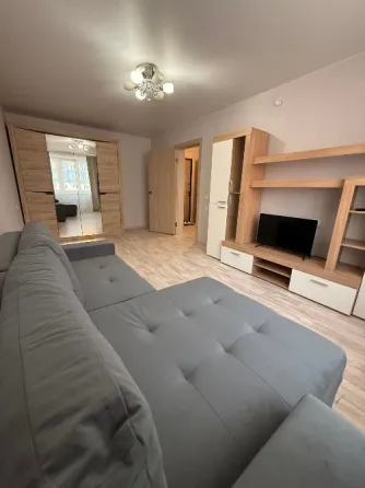 Сдаю 1-к квартиру 35м² в Буденновском р-не, улица 230-й Стрелковой Дивизии, 7 Донецк