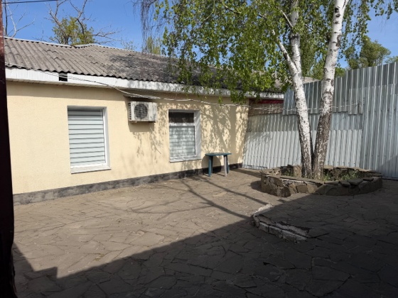 Продажа коммерческого помещения 300 м.кв.гостевой дом, 4 отдельн жилых блока.с участком под магазин Донецк