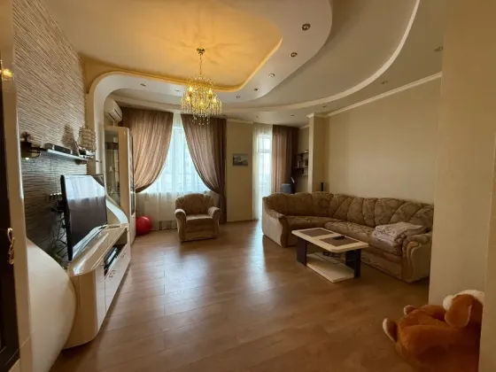 продам 4 ком.кв 130 м2, в центре Донецка, Ворошиловский район, проспект Мира. Новострой, консьерж. Донецк