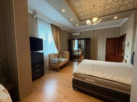 продам 4 ком.кв 130 м2, в центре Донецка, Ворошиловский район, проспект Мира. Новострой, консьерж. Донецк