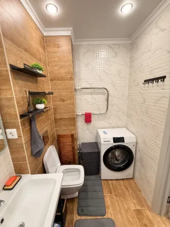 Сдаётся 1-комнатная 36м² квартира в Куйбышевском районе, площадь Бакин. Донецк