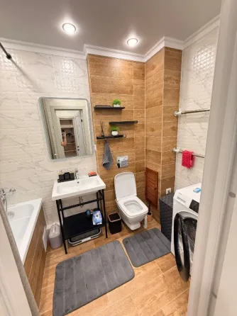 Сдаётся 1-комнатная 36м² квартира в Куйбышевском районе, площадь Бакин. Донецк