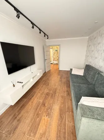Сдаётся 1-комнатная 36м² квартира в Куйбышевском районе, площадь Бакин. Донецк