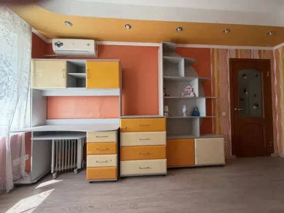 Продам отличную 2 к.кв. на Азотном, мебель, техника, 4/5 , разд.комнаты Донецк