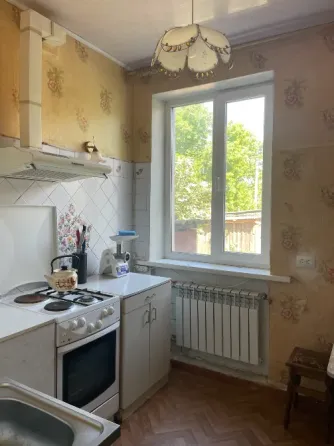 Продам 3-х к квартиру, сталинка , Гвардейка, 12-й магазин. Макеевка
