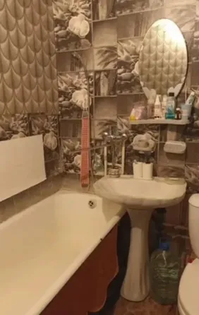 Продаётся однокомнатная квартира на пр. Ильича д. 32. Цена 3 900 000(торг уместен) Донецк