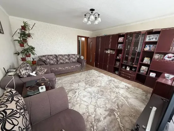 Продам 1 к. крупногабаритную квартиру, галлерейку, Донецк, Калининский, ул. Разенкова. Донецк
