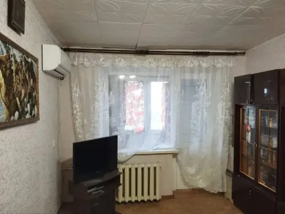 Продается 2-ком. квартира в центре г. Торез Торез