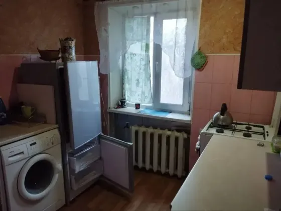Продается 2-ком. квартира в центре г. Торез Торез
