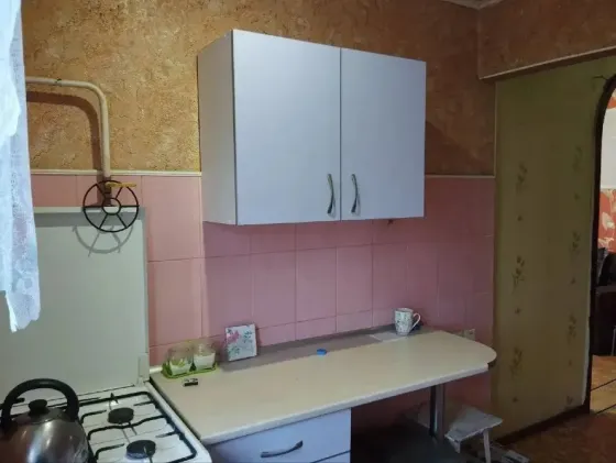 Продается 2-ком. квартира в центре г. Торез Торез