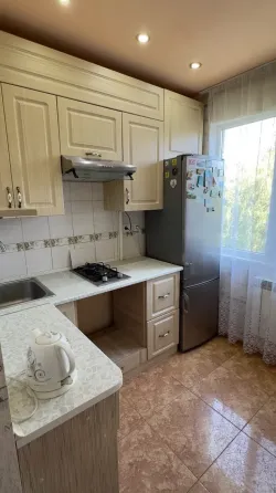 Продаётся 2-х к. кв., ул. Куйбышева, рядом рынок Соловки/ школа 33 Донецк