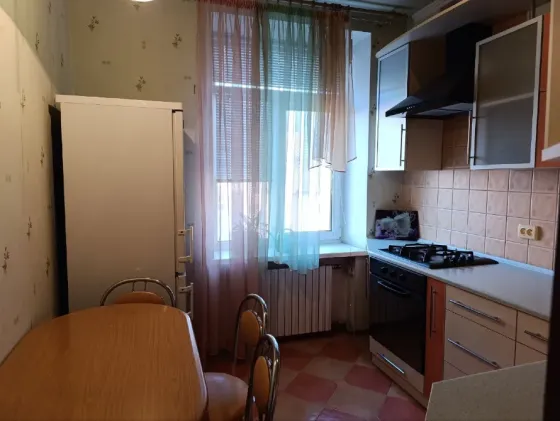 Сдаётся в аренду 2к.кв.в самом центре города. Донецк