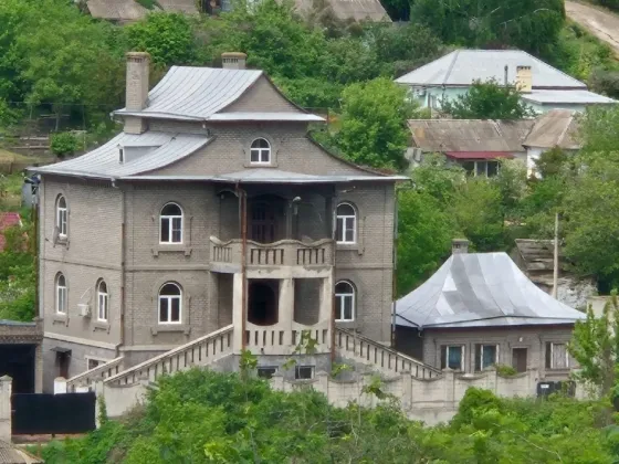 Просторный 3х-этажный дом у моря ул. Суворова Мариуполь