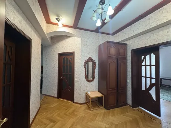 Продам 3 комн. "сталинку" с ремонтом к-р Шевченко Донецк