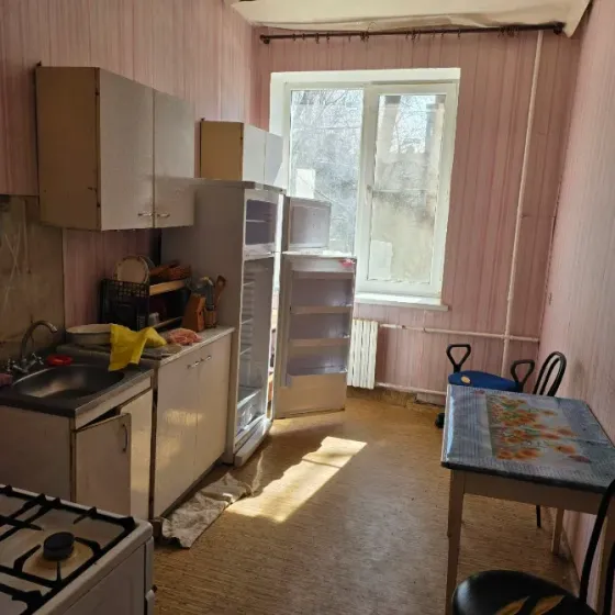 Сталинка в самом центре Донецка, второй этаж Донецк
