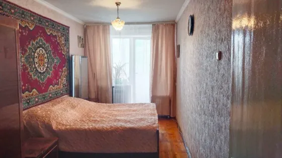 Продается 3-к квартира в Орджоникидзевском районе Центр Левого Берега проспект Победы 104. Мариуполь