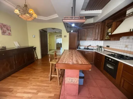 Продажа 4-х комнатной квартиры в Ворошиловском районе, Челюскинцев Донецк