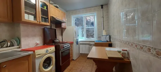 Продаем 2 комн. квартиру в центре с хорошей планировкой Мариуполь