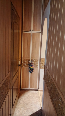 Продажа 2 к. квартиры 2/2(сталинка) г. Харцызск(центр) ул. Лазо, с хорошим ремонтом,мебелью Харцызск