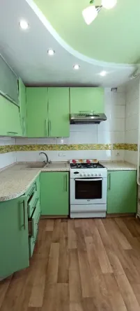 Продам 2-х комн 2/9! в Куйбышевском р-не на Топазе, кирпичный дом! Ремонт. Балкон и лоджия. Мебель! Донецк