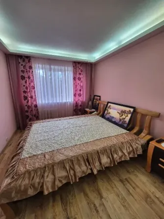 продам 3-х комнатную квартиру Донецк ворошиловский р-н пл конституции 6 Донецк