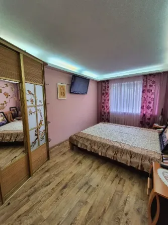 продам 3-х комнатную квартиру Донецк ворошиловский р-н пл конституции 6 Донецк