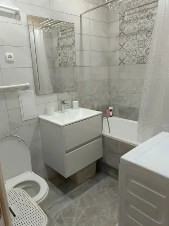 Сдам 3 комнатную квартиру на длительный срок Мариуполь