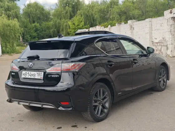 Продам Lexus hybrid 2015 года выпуска в хорошем состоянии по самому низу рынка Енакиево