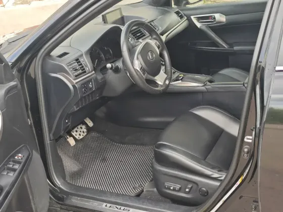Продам Lexus hybrid 2015 года выпуска в хорошем состоянии по самому низу рынка Енакиево