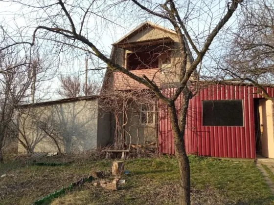 Продается 2 х эт. дача с пасекой, 12 соток земли Донецк
