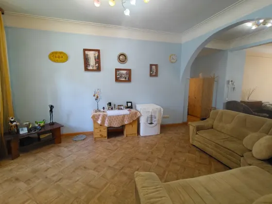 Срочно продам 3 ком сталинку по ул.Артема Донецк