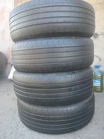 Продаю комплект летней резины 215 65 17 Донецк