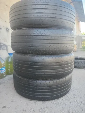 Продаю комплект летней резины 215 65 17 Донецк