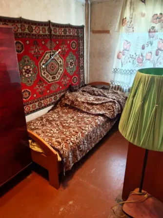 продам 2 к.кв. ленинский р. кирова стоматол. 2900 мил р. кирпич торг.. Донецк